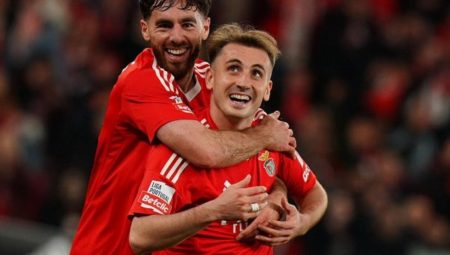 Kerem ve Orkun derbiyi boş geçmedi! Benfica, Porto’yu Pavlidis’le avladı